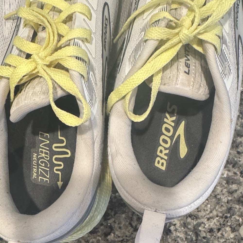 Women’s Size 9.5 Brooks White & Yellow Athletic Shoes - Picture 7 of 16